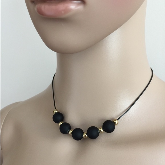 Black choker necklace beads matching earrings - Picture 3 of 5